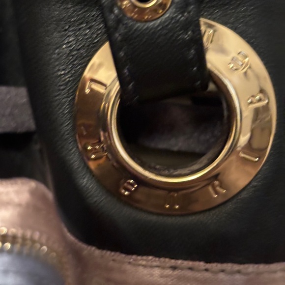 Henri Bendel Oversized Drawstring shoulder bag w dustbag - Picture 3 of 8